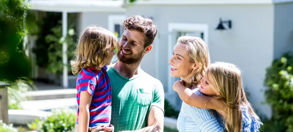 seasonal-pest-family-outdoors